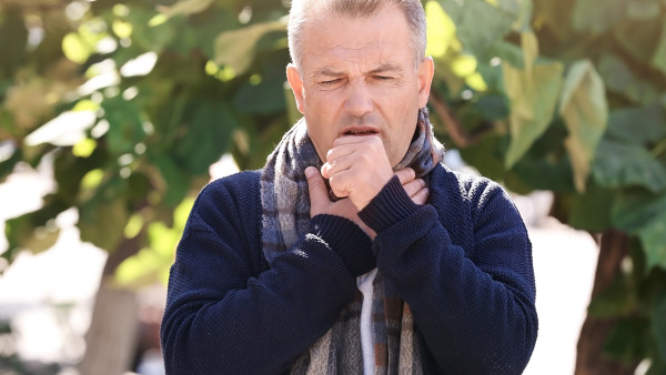 男人為什么容易口臭？是什么原因造成的？