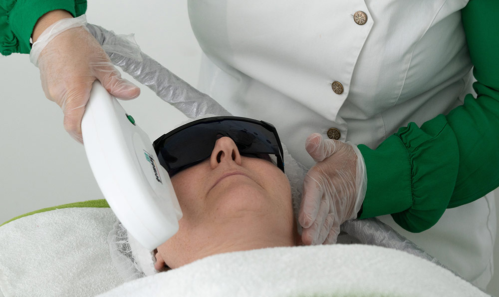 男生祛痘加修復(fù)霜