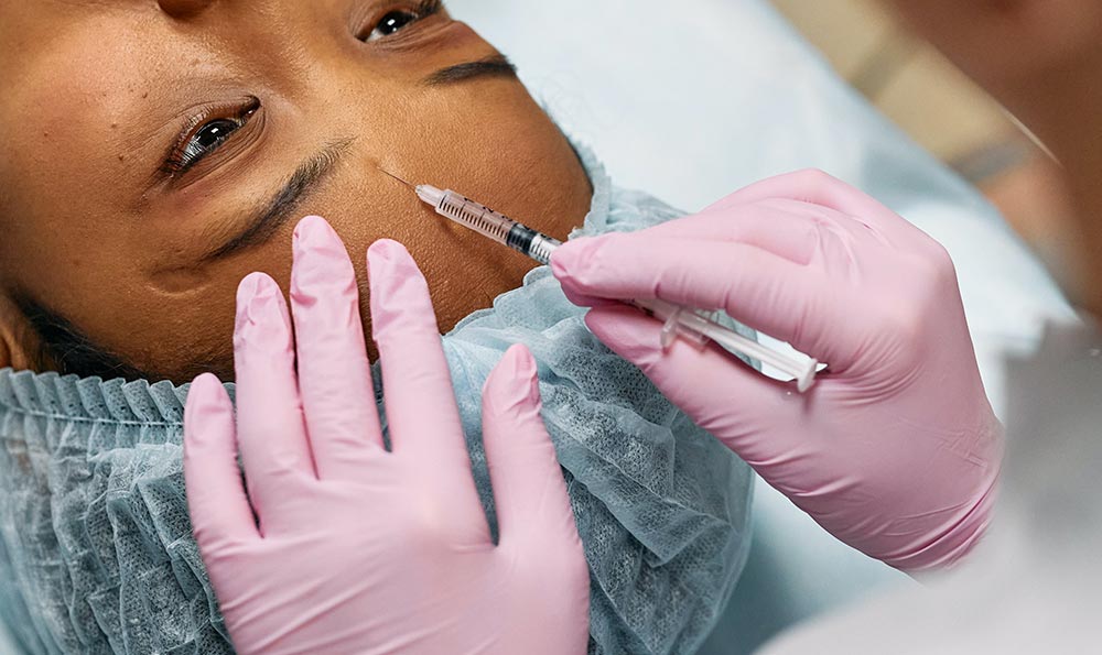 做自體脂肪填充眼窩，讓眼睛煥發(fā)光彩